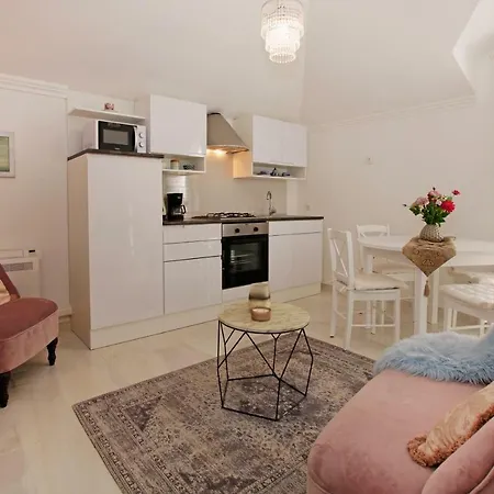 Ambroz Apartment *