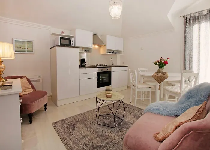 Ambroz Διαμέρισμα *